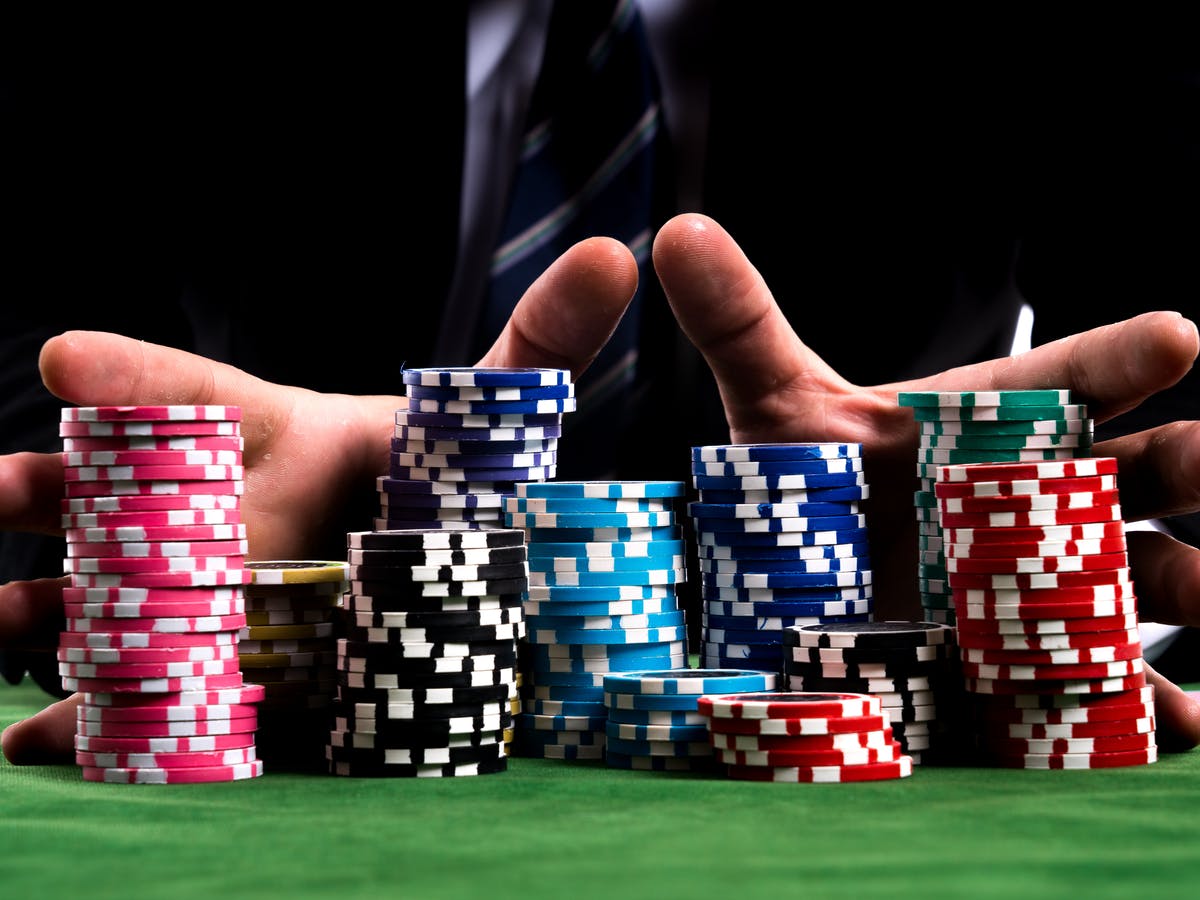 Cara Cerdas Mengelola Taruhan dan Risiko Bermain Poker Online